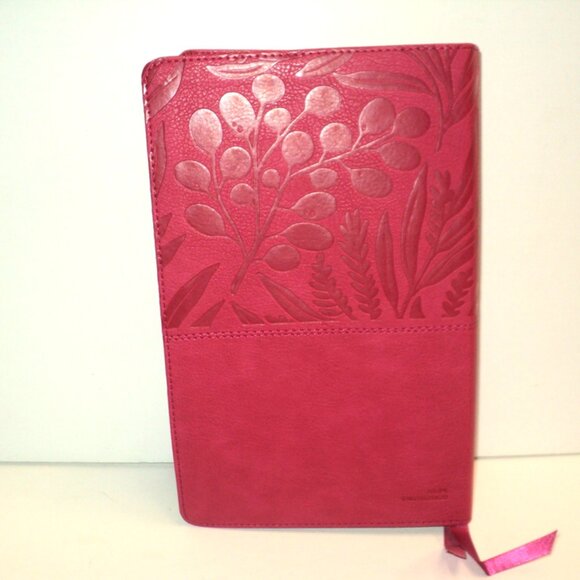 The Holy Bible: New King James Version Personal Size Large Print Reference Pink - Picture 4 of 7